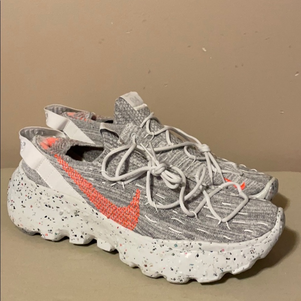 Nike Space Hippie “Summer White Hyper Crimson”1